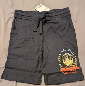 3 For $15 Bundle - BNWT H&M boy shorts with summer graphic, 6-7Y